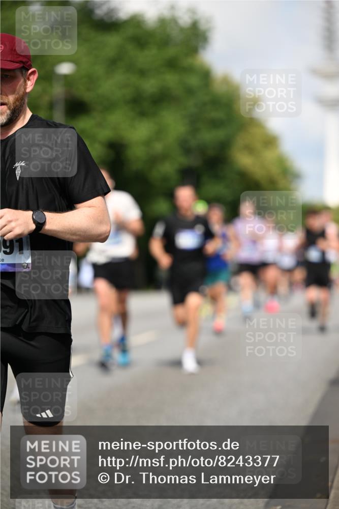 29.06.2025 - hella hamburg halbmarathon Dr. Thomas Lammeyer http://msf.ph/oto/8243377 29.06.2025 09:51:13 Kennedybrücke 1164, 1562, 1644, 2196, 2296, 2404, 3783, 4602, 5092, 5923, 6990, 8362, 8901, 9178, 9944, 10384, 10968, 11202, 11227 meine-sportfotos.de