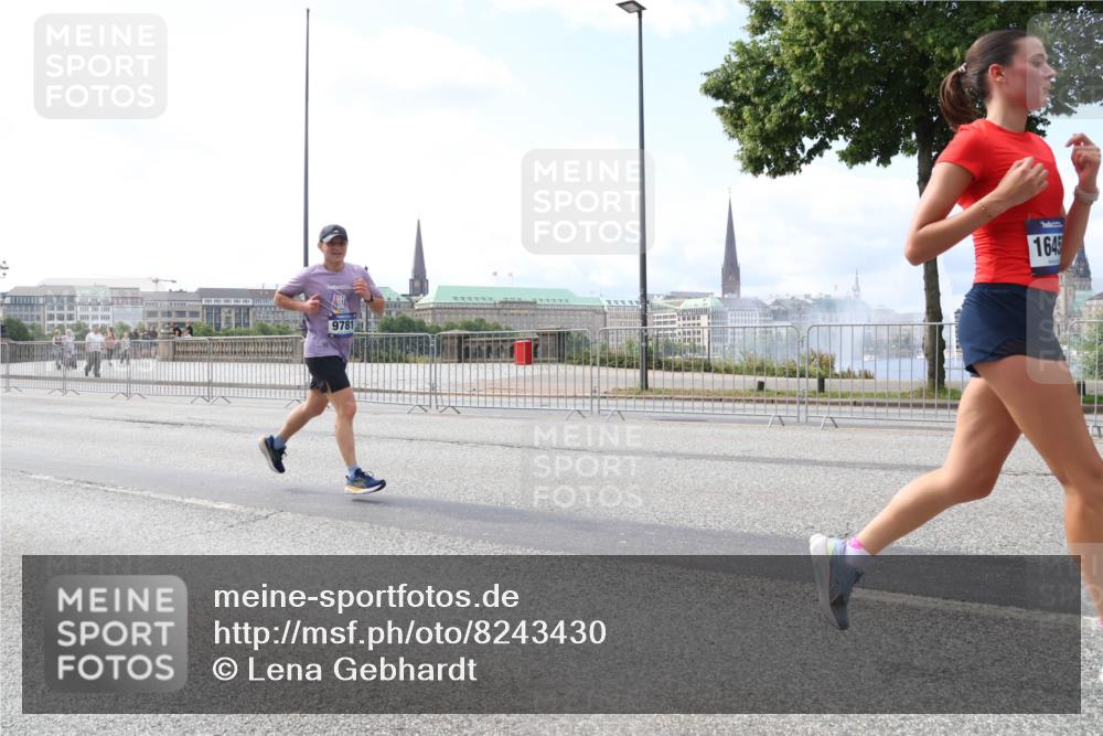 29.06.2025 - hella hamburg halbmarathon Lena Gebhardt http://msf.ph/oto/8243430 29.06.2025 10:09:52 Lombardsbrücke 1052, 1456, 1483, 1513, 1548, 1823, 3921, 4592, 5511, 7058, 7081, 7636, 8090, 8685, 9150, 9297, 9306, 9366, 9434, 9674, 9781, 9988, 10036, 10943, 11027, 12255, 12509, 12567, 13739, 15697, 16191, 16445, 16455, 16688, 16918, 17148, 17630, 17899, 18076, 18196, 18440, 18707, 19166, 19242 meine-sportfotos.de