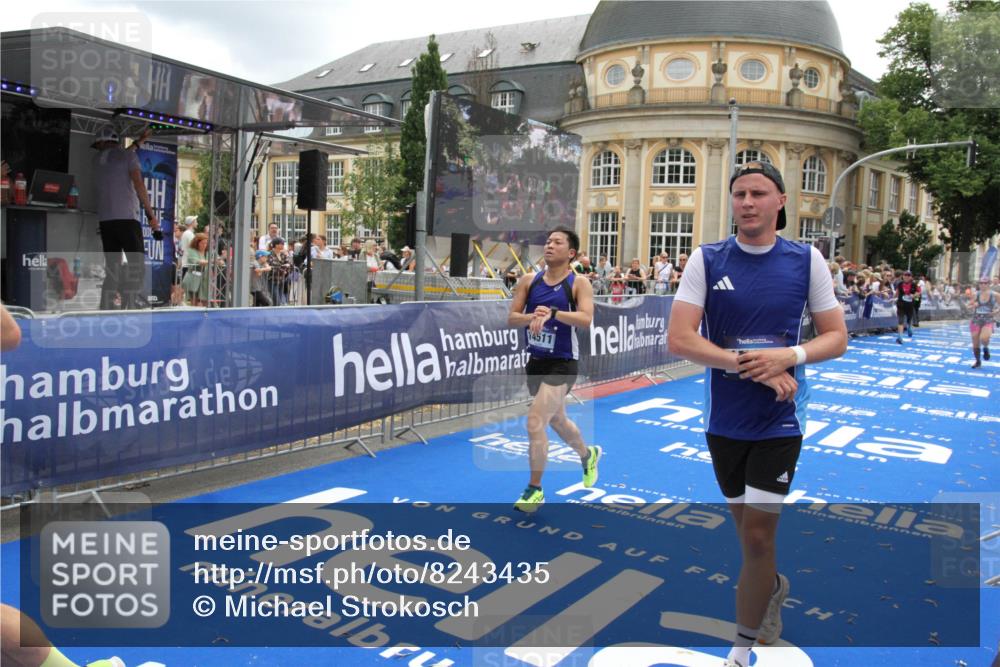 29.06.2025 - hella hamburg halbmarathon Michael Strokosch http://msf.ph/oto/8243435 29.06.2025 10:48:45 Ziel 1094, 2442, 4553, 9538, 10859, 12533, 14511, 15384, 17127 meine-sportfotos.de