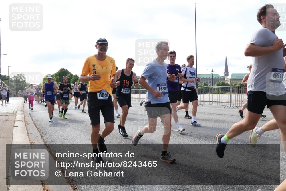 29.06.2025 - hella hamburg halbmarathon Lena Gebhardt http://msf.ph/oto/8243465 29.06.2025 09:56:28 Lombardsbrücke 1061, 1257, 1452, 1460, 1496, 1499, 1502, 1507, 1592, 1628, 1689, 1833, 1877, 2013, 2058, 2082, 2083, 2208, 2250, 2260, 2378, 2504, 2771, 2953, 2996, 3060, 3256, 3296, 4065, 4077, 4404, 4557, 4711, 4833, 5482, 5600, 5607, 5839, 5978, 6115, 6134, 6168, 6286, 6511, 6512, 6561, 6562, 7178, 7332, 7383, 7475, 7583, 7943, 8261, 8335, 8361, 8514, 8587, 8618, 8921, 8968, 8989, 8996, 9246, 9537, 9597, 9638, 10596 meine-sportfotos.de