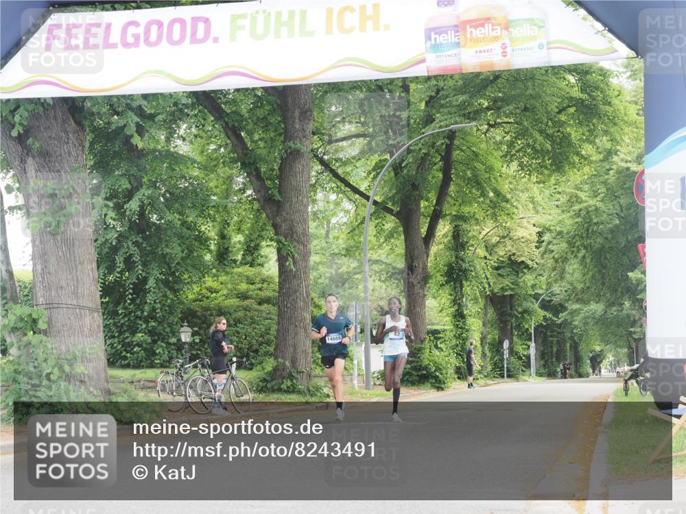 29.06.2025 - hella hamburg halbmarathon KatJ http://msf.ph/oto/8243491 29.06.2025 10:05:03 Zwischen KM18-KM19  meine-sportfotos.de