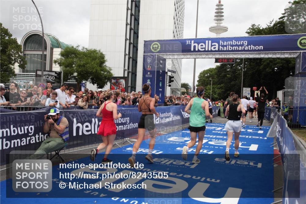 29.06.2025 - hella hamburg halbmarathon Michael Strokosch http://msf.ph/oto/8243505 29.06.2025 10:56:11 Ziel 1180, 3042, 3058, 4594, 4813, 5492, 5570, 7594, 8330, 8639, 9907, 12545, 17640, 17642, 18212 meine-sportfotos.de