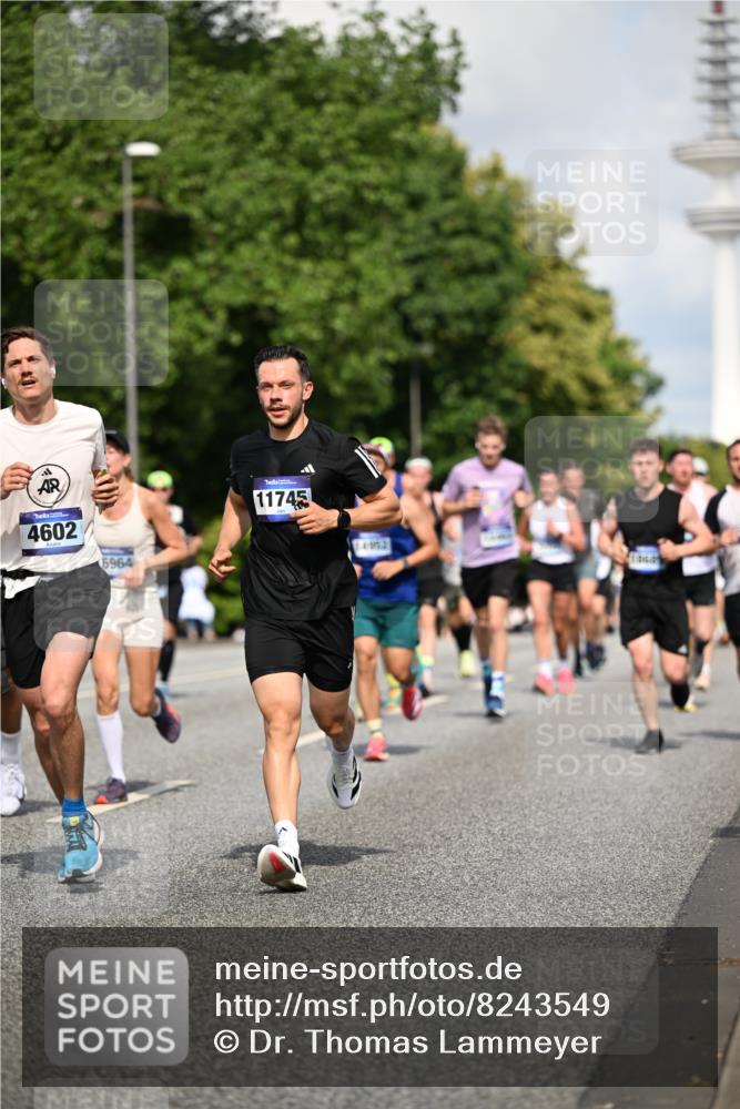 29.06.2025 - hella hamburg halbmarathon Dr. Thomas Lammeyer http://msf.ph/oto/8243549 29.06.2025 09:51:14 Kennedybrücke 1164, 1562, 1644, 2196, 2296, 2404, 3783, 4602, 5092, 5923, 6990, 8362, 8901, 9178, 9944, 10384, 10968, 11202, 11227 meine-sportfotos.de