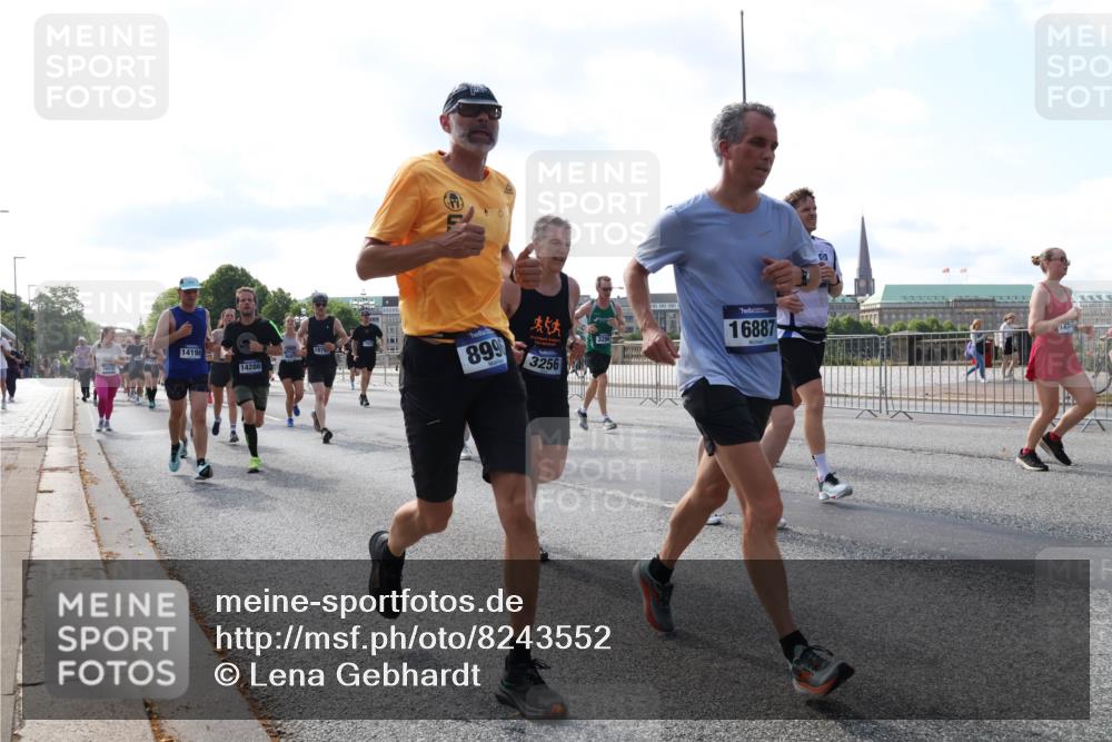 29.06.2025 - hella hamburg halbmarathon Lena Gebhardt http://msf.ph/oto/8243552 29.06.2025 09:56:28 Lombardsbrücke 1061, 1257, 1452, 1460, 1496, 1499, 1502, 1507, 1592, 1628, 1689, 1833, 1877, 2013, 2058, 2082, 2083, 2208, 2250, 2260, 2378, 2504, 2771, 2953, 2996, 3060, 3256, 3296, 4065, 4077, 4404, 4557, 4711, 4833, 5482, 5600, 5607, 5839, 5978, 6115, 6134, 6168, 6286, 6511, 6512, 6561, 6562, 7178, 7332, 7383, 7475, 7583, 7943, 8261, 8335, 8361, 8514, 8587, 8618, 8921, 8968, 8989, 8996, 9246, 9537, 9597, 9638, 10596 meine-sportfotos.de