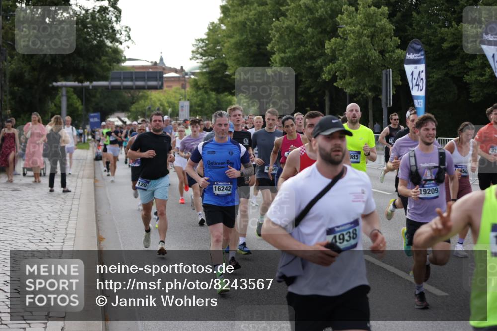29.06.2025 - hella hamburg halbmarathon Jannik Wohlers http://msf.ph/oto/8243567 29.06.2025 09:55:08 Lombardsbrücke 1120, 1151, 1696, 1706, 1884, 1976, 2284, 2411, 2706, 2708, 2718, 3087, 3213, 3399, 3435, 3985, 4088, 4093, 4189, 4847, 4890, 4938, 5421, 5459, 5708, 5915, 6009, 6054, 6421, 6532, 6662, 6691, 7312, 8139, 8153, 8205, 8216, 8218, 8302, 8454, 8577, 8720, 8856, 8899, 8927, 9386, 9491, 9529, 9649, 9720, 9786, 9934, 10053, 10115, 10184, 10423, 10988, 11309, 11340, 11356, 11819, 12149, 12171, 12450, 12519, 12533, 12891, 13233, 13289, 13570, 13799, 13894, 13996, 14045 meine-sportfotos.de