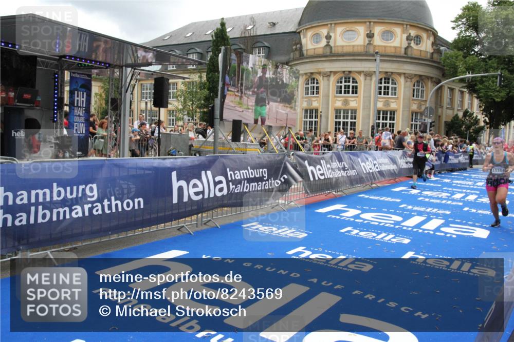 29.06.2025 - hella hamburg halbmarathon Michael Strokosch http://msf.ph/oto/8243569 29.06.2025 10:48:47 Ziel 1094, 1884, 1892, 2442, 9482, 11519, 12533, 14511, 15384, 17007, 17127 meine-sportfotos.de