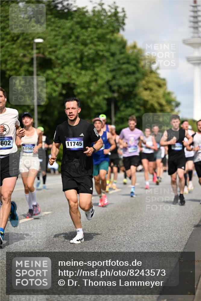 29.06.2025 - hella hamburg halbmarathon Dr. Thomas Lammeyer http://msf.ph/oto/8243573 29.06.2025 09:51:14 Kennedybrücke 1164, 1562, 1644, 2196, 2296, 2404, 3783, 4602, 5092, 5923, 6990, 8362, 8901, 9178, 9944, 10384, 10968, 11202, 11227 meine-sportfotos.de