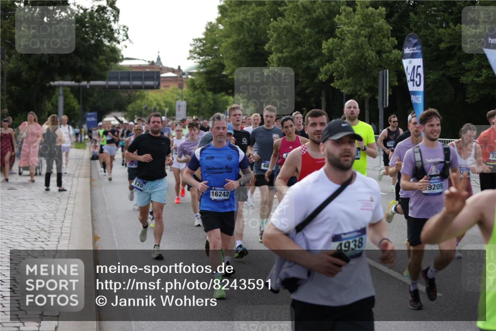 29.06.2025 - hella hamburg halbmarathon Jannik Wohlers http://msf.ph/oto/8243591 29.06.2025 09:55:08 Lombardsbrücke 1120, 1151, 1696, 1706, 1884, 1976, 2284, 2411, 2706, 2708, 2718, 3087, 3213, 3399, 3435, 3985, 4088, 4093, 4189, 4847, 4890, 4938, 5421, 5459, 5708, 5915, 6009, 6054, 6421, 6532, 6662, 6691, 7312, 8139, 8153, 8205, 8216, 8218, 8302, 8454, 8577, 8720, 8856, 8899, 8927, 9386, 9491, 9529, 9649, 9720, 9786, 9934, 10053, 10115, 10184, 10423, 10988, 11309, 11340, 11356, 11819, 12149, 12171, 12450, 12519, 12533, 12891, 13233, 13289, 13570, 13799, 13894, 13996, 14045 meine-sportfotos.de