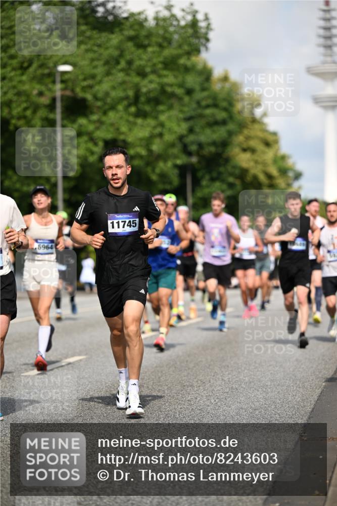 29.06.2025 - hella hamburg halbmarathon Dr. Thomas Lammeyer http://msf.ph/oto/8243603 29.06.2025 09:51:14 Kennedybrücke 1164, 1562, 1644, 2196, 2296, 2404, 3783, 4602, 5092, 5923, 6990, 8362, 8901, 9178, 9944, 10384, 10968, 11202, 11227 meine-sportfotos.de