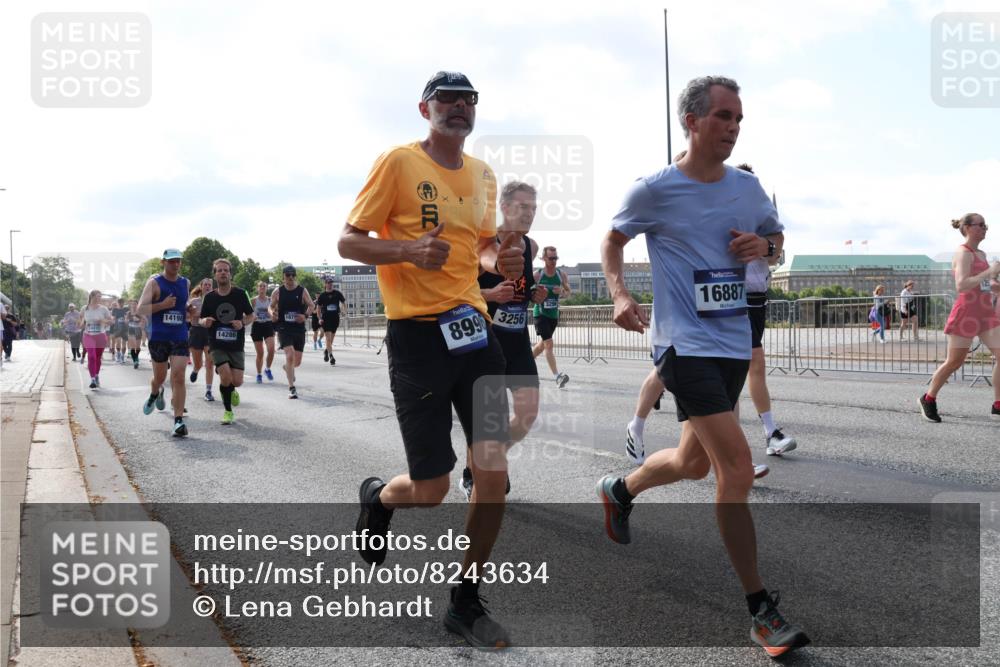 29.06.2025 - hella hamburg halbmarathon Lena Gebhardt http://msf.ph/oto/8243634 29.06.2025 09:56:28 Lombardsbrücke 1061, 1257, 1452, 1460, 1496, 1499, 1502, 1507, 1592, 1628, 1689, 1833, 1877, 2013, 2058, 2082, 2083, 2208, 2250, 2260, 2378, 2504, 2771, 2953, 2996, 3060, 3256, 3296, 4065, 4077, 4404, 4557, 4711, 4833, 5482, 5600, 5607, 5839, 5978, 6115, 6134, 6168, 6286, 6511, 6512, 6561, 6562, 7178, 7332, 7383, 7475, 7583, 7943, 8261, 8335, 8361, 8514, 8587, 8618, 8921, 8968, 8989, 8996, 9246, 9537, 9597, 9638, 10596 meine-sportfotos.de