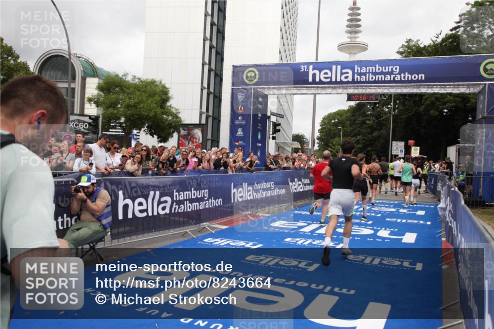 29.06.2025 - hella hamburg halbmarathon Michael Strokosch http://msf.ph/oto/8243664 29.06.2025 10:56:14 Ziel 4594, 4813, 5492, 5570, 7594, 8330, 8639, 9907, 12545, 14363, 15484, 16113, 16634, 17468, 17640, 17642 meine-sportfotos.de