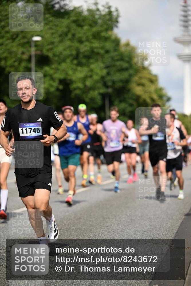 29.06.2025 - hella hamburg halbmarathon Dr. Thomas Lammeyer http://msf.ph/oto/8243672 29.06.2025 09:51:15 Kennedybrücke 1164, 1562, 1644, 2196, 2296, 3783, 4602, 5092, 5923, 6990, 8362, 8901, 9178, 9944, 10384, 10968, 11202, 11227 meine-sportfotos.de