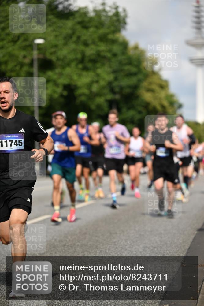 29.06.2025 - hella hamburg halbmarathon Dr. Thomas Lammeyer http://msf.ph/oto/8243711 29.06.2025 09:51:15 Kennedybrücke 1164, 1562, 1644, 2196, 2296, 3783, 4602, 5092, 5923, 6990, 8362, 8901, 9178, 9944, 10384, 10968, 11202, 11227 meine-sportfotos.de