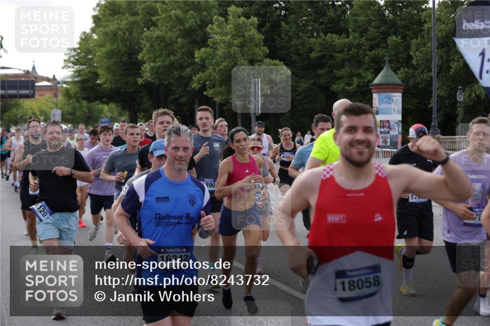 29.06.2025 - hella hamburg halbmarathon Jannik Wohlers http://msf.ph/oto/8243732 29.06.2025 09:55:10 Lombardsbrücke 1120, 1151, 1630, 1706, 1884, 1976, 2284, 2706, 2708, 2718, 3087, 3213, 3399, 3654, 3985, 4088, 4345, 4847, 4890, 4938, 5421, 5459, 5708, 5915, 6009, 6054, 6421, 6532, 6691, 7269, 7312, 8139, 8205, 8216, 8218, 8302, 8454, 8577, 8720, 8856, 8899, 8927, 9386, 9491, 9529, 9786, 9934, 10115, 10184, 10988, 11309, 11340, 11356, 11819, 11977, 12149, 12171, 12450, 12519, 12533, 12891, 13233, 13289, 13570, 13799, 13894, 13996, 14045 meine-sportfotos.de