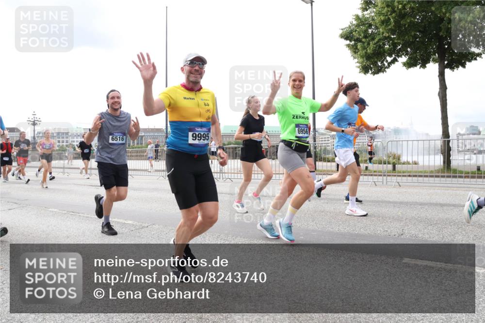 29.06.2025 - hella hamburg halbmarathon Lena Gebhardt http://msf.ph/oto/8243740 29.06.2025 10:33:55 Lombardsbrücke 1189, 1275, 1417, 1705, 1787, 1896, 2265, 2342, 2482, 2496, 2526, 2776, 2933, 3170, 3264, 3340, 3345, 3560, 3829, 3848, 4361, 4433, 4449, 4479, 4696, 4807, 4942, 5075, 5096, 5141, 5557, 5561, 5566, 5569, 5584, 5691, 5821, 5822, 5887, 6109, 6364, 6515, 6516, 6854, 6956, 6999, 7027, 7324, 7329, 7565, 7653, 7705, 8021, 8157, 8202, 8277, 8282, 8375, 8377, 8383, 8401, 8891, 9094, 9234, 9258, 9438, 9799, 9875, 9995, 10007, 10071, 10561, 11811 meine-sportfotos.de