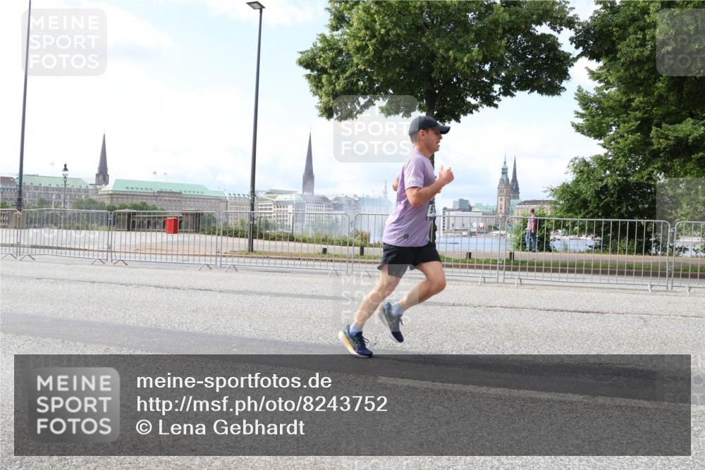29.06.2025 - hella hamburg halbmarathon Lena Gebhardt http://msf.ph/oto/8243752 29.06.2025 10:09:53 Lombardsbrücke 1052, 1456, 1483, 1513, 1548, 1823, 3921, 4592, 5511, 7058, 7081, 7333, 7636, 8090, 8685, 9150, 9297, 9306, 9366, 9434, 9674, 9781, 9988, 10036, 10943, 11027, 12255, 12509, 12567, 13739, 15697, 16191, 16445, 16455, 16688, 16918, 17148, 17630, 17899, 18076, 18196, 18440, 18707, 19166, 19242 meine-sportfotos.de