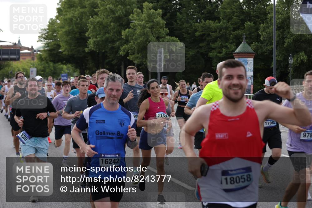 29.06.2025 - hella hamburg halbmarathon Jannik Wohlers http://msf.ph/oto/8243777 29.06.2025 09:55:10 Lombardsbrücke 1120, 1151, 1630, 1706, 1884, 1976, 2284, 2706, 2708, 2718, 3087, 3213, 3399, 3654, 3985, 4088, 4345, 4847, 4890, 4938, 5421, 5459, 5708, 5915, 6009, 6054, 6421, 6532, 6691, 7269, 7312, 8139, 8205, 8216, 8218, 8302, 8454, 8577, 8720, 8856, 8899, 8927, 9386, 9491, 9529, 9786, 9934, 10115, 10184, 10988, 11309, 11340, 11356, 11819, 11977, 12149, 12171, 12450, 12519, 12533, 12891, 13233, 13289, 13570, 13799, 13894, 13996, 14045 meine-sportfotos.de