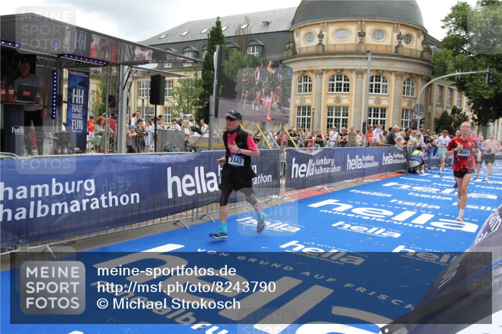 29.06.2025 - hella hamburg halbmarathon Michael Strokosch http://msf.ph/oto/8243790 29.06.2025 10:48:49 Ziel 1094, 1884, 1892, 2442, 9482, 11519, 12533, 15309, 15384, 16653, 17007, 17127 meine-sportfotos.de