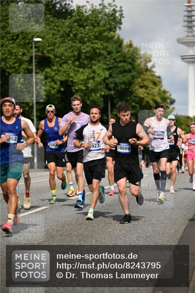 29.06.2025 - hella hamburg halbmarathon Dr. Thomas Lammeyer http://msf.ph/oto/8243795 29.06.2025 09:51:16 Kennedybrücke 1164, 1562, 1644, 2196, 2296, 3783, 4602, 5092, 5923, 6990, 8362, 8901, 9178, 9944, 10384, 10968, 11202, 11227 meine-sportfotos.de