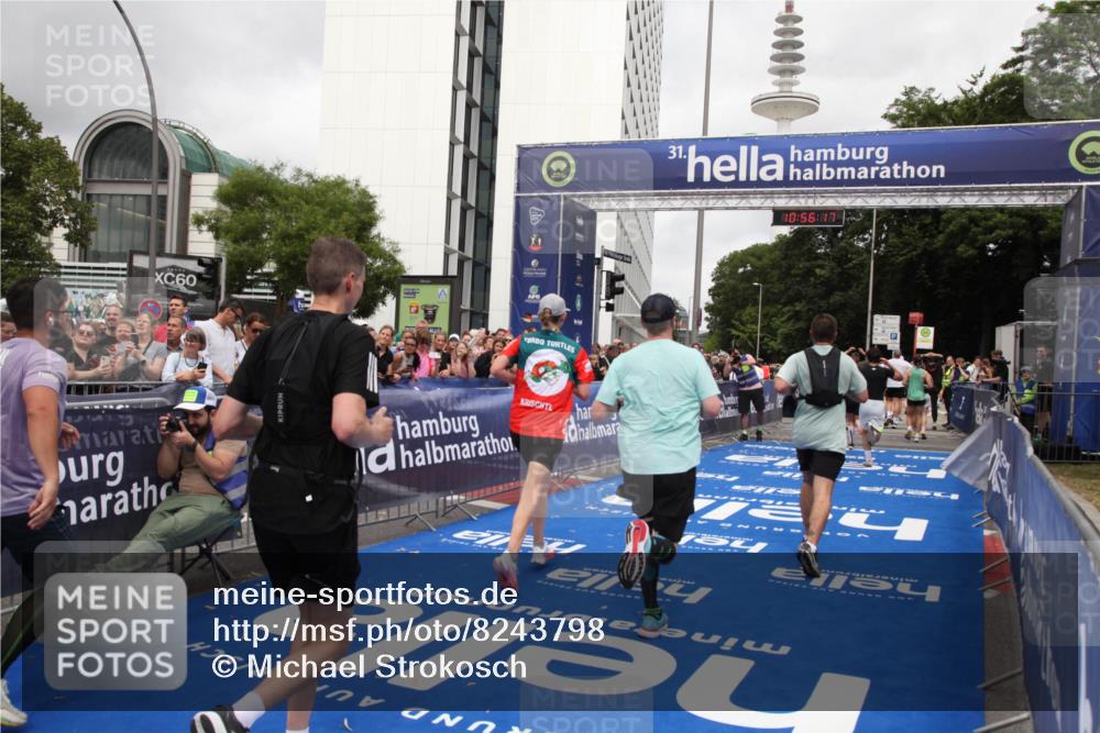 29.06.2025 - hella hamburg halbmarathon Michael Strokosch http://msf.ph/oto/8243798 29.06.2025 10:56:16 Ziel 1193, 4594, 4813, 5465, 5492, 5570, 8330, 8639, 9903, 9907, 10789, 12348, 12545, 14363, 15484, 16113, 16634, 17468, 17642, 19152 meine-sportfotos.de