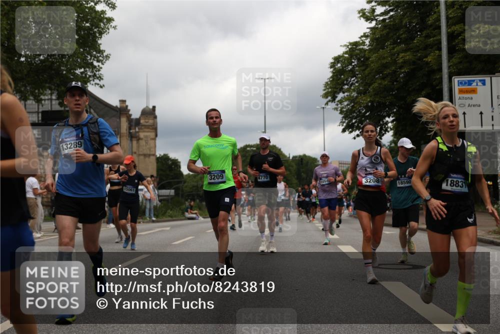 29.06.2025 - hella hamburg halbmarathon Yannick Fuchs http://msf.ph/oto/8243819 29.06.2025 10:47:33 20KM 1030, 1061, 1151, 1499, 1706, 1727, 1783, 2058, 2070, 2082, 2099, 2354, 2518, 3059, 3208, 3209, 3819, 4635, 4770, 5638, 5866, 6481, 6511, 6512, 6628, 6629, 6762, 6877, 6942, 7177, 7274, 7864, 7918, 8335, 8390, 8447, 9142, 10549, 10891, 10895, 11844, 12379, 12413, 12490, 12632, 12909, 13032, 13033, 13289, 13865, 13997, 14323, 15061, 15126, 15179, 15441, 15497, 15502, 15838, 15946, 16477, 16538, 16986, 17348, 18134, 18143, 18418, 18487, 18590 meine-sportfotos.de