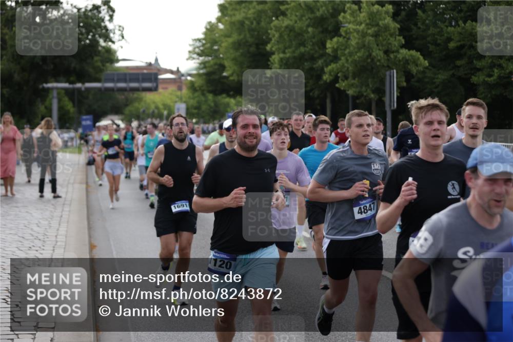 29.06.2025 - hella hamburg halbmarathon Jannik Wohlers http://msf.ph/oto/8243872 29.06.2025 09:55:11 Lombardsbrücke 1120, 1151, 1461, 1630, 1706, 1884, 1976, 2284, 2706, 2708, 2718, 3087, 3213, 3399, 3654, 3985, 4088, 4345, 4847, 4890, 4938, 5421, 5459, 5708, 5915, 6009, 6054, 6421, 6481, 6532, 6691, 7269, 7312, 8139, 8205, 8216, 8218, 8234, 8302, 8454, 8577, 8720, 8856, 8899, 8927, 9386, 9491, 9529, 9786, 9934, 10115, 10988, 11309, 11356, 11819, 11977, 12149, 12171, 12379, 12450, 12519, 12533, 12891, 13032, 13289, 13570, 13799, 13807, 13894, 13996 meine-sportfotos.de