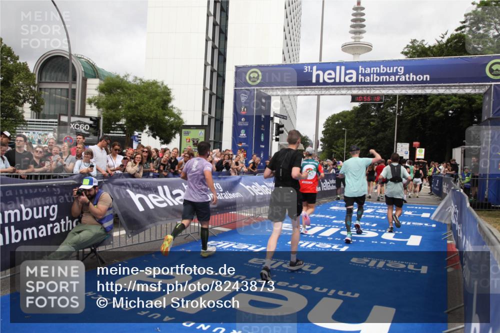 29.06.2025 - hella hamburg halbmarathon Michael Strokosch http://msf.ph/oto/8243873 29.06.2025 10:56:17 Ziel 1193, 4594, 4813, 5465, 5492, 8330, 8639, 9903, 9907, 10789, 12348, 14363, 15484, 16113, 16634, 17468, 19152 meine-sportfotos.de