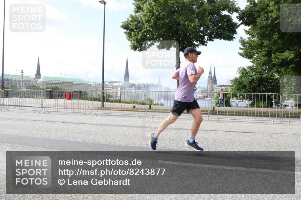 29.06.2025 - hella hamburg halbmarathon Lena Gebhardt http://msf.ph/oto/8243877 29.06.2025 10:09:53 Lombardsbrücke 1052, 1456, 1483, 1513, 1548, 1823, 3921, 4592, 5511, 7058, 7081, 7333, 7636, 8090, 8685, 9150, 9297, 9306, 9366, 9434, 9674, 9781, 9988, 10036, 10943, 11027, 12255, 12509, 12567, 13739, 15697, 16191, 16445, 16455, 16688, 16918, 17148, 17630, 17899, 18076, 18196, 18440, 18707, 19166, 19242 meine-sportfotos.de