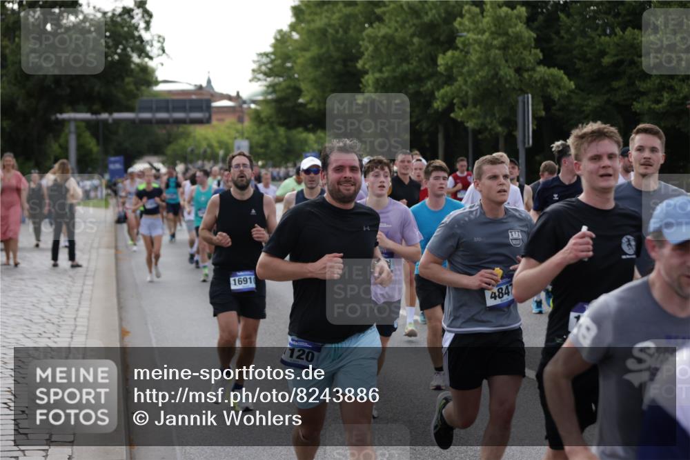 29.06.2025 - hella hamburg halbmarathon Jannik Wohlers http://msf.ph/oto/8243886 29.06.2025 09:55:11 Lombardsbrücke 1120, 1151, 1461, 1630, 1706, 1884, 1976, 2284, 2706, 2708, 2718, 3087, 3213, 3399, 3654, 3985, 4088, 4345, 4847, 4890, 4938, 5421, 5459, 5708, 5915, 6009, 6054, 6421, 6481, 6532, 6691, 7269, 7312, 8139, 8205, 8216, 8218, 8234, 8302, 8454, 8577, 8720, 8856, 8899, 8927, 9386, 9491, 9529, 9786, 9934, 10115, 10988, 11309, 11356, 11819, 11977, 12149, 12171, 12379, 12450, 12519, 12533, 12891, 13032, 13289, 13570, 13799, 13807, 13894, 13996 meine-sportfotos.de