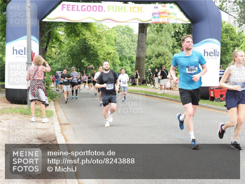 29.06.2025 - hella hamburg halbmarathon MichiJ http://msf.ph/oto/8243888 29.06.2025 10:50:47 Zwischen KM18-KM19 6966, 9986, 14225, 17140, 17150, 17321, 17533, 17685, 17686, 18382 meine-sportfotos.de