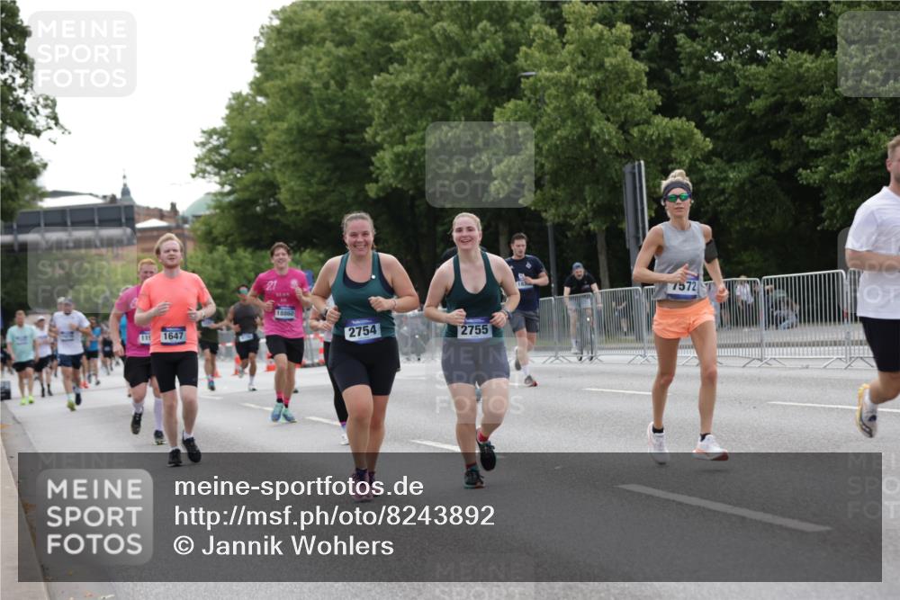 29.06.2025 - hella hamburg halbmarathon Jannik Wohlers http://msf.ph/oto/8243892 29.06.2025 10:30:10 Lombardsbrücke 1647, 2569, 2754, 2755, 4575, 4819, 6344, 7071, 7120, 11984, 12460, 12461, 12687, 12688, 14216, 14421, 15757, 15789, 15938, 16504, 16791, 16864, 18362, 18795, 18860 meine-sportfotos.de