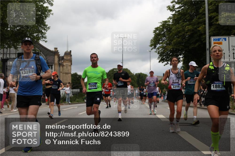 29.06.2025 - hella hamburg halbmarathon Yannick Fuchs http://msf.ph/oto/8243899 29.06.2025 10:47:33 20KM 1030, 1061, 1151, 1499, 1706, 1727, 1783, 2058, 2070, 2082, 2099, 2354, 2518, 3059, 3208, 3209, 3819, 4635, 4770, 5638, 5866, 6481, 6511, 6512, 6628, 6629, 6762, 6877, 6942, 7177, 7274, 7864, 7918, 8335, 8390, 8447, 9142, 10549, 10891, 10895, 11844, 12379, 12413, 12490, 12632, 12909, 13032, 13033, 13289, 13865, 13997, 14323, 15061, 15126, 15179, 15441, 15497, 15502, 15838, 15946, 16477, 16538, 16986, 17348, 18134, 18143, 18418, 18487, 18590 meine-sportfotos.de