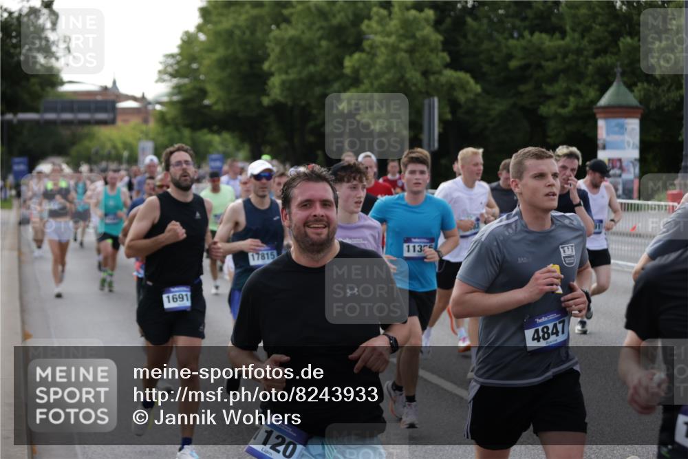 29.06.2025 - hella hamburg halbmarathon Jannik Wohlers http://msf.ph/oto/8243933 29.06.2025 09:55:11 Lombardsbrücke 1120, 1151, 1461, 1630, 1706, 1884, 1976, 2284, 2706, 2708, 2718, 3087, 3213, 3399, 3654, 3985, 4088, 4345, 4847, 4890, 4938, 5421, 5459, 5708, 5915, 6009, 6054, 6421, 6481, 6532, 6691, 7269, 7312, 8139, 8205, 8216, 8218, 8234, 8302, 8454, 8577, 8720, 8856, 8899, 8927, 9386, 9491, 9529, 9786, 9934, 10115, 10988, 11309, 11356, 11819, 11977, 12149, 12171, 12379, 12450, 12519, 12533, 12891, 13032, 13289, 13570, 13799, 13807, 13894, 13996 meine-sportfotos.de
