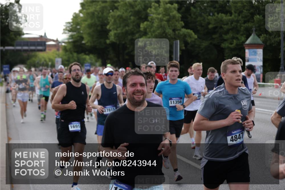 29.06.2025 - hella hamburg halbmarathon Jannik Wohlers http://msf.ph/oto/8243944 29.06.2025 09:55:11 Lombardsbrücke 1120, 1151, 1461, 1630, 1706, 1884, 1976, 2284, 2706, 2708, 2718, 3087, 3213, 3399, 3654, 3985, 4088, 4345, 4847, 4890, 4938, 5421, 5459, 5708, 5915, 6009, 6054, 6421, 6481, 6532, 6691, 7269, 7312, 8139, 8205, 8216, 8218, 8234, 8302, 8454, 8577, 8720, 8856, 8899, 8927, 9386, 9491, 9529, 9786, 9934, 10115, 10988, 11309, 11356, 11819, 11977, 12149, 12171, 12379, 12450, 12519, 12533, 12891, 13032, 13289, 13570, 13799, 13807, 13894, 13996 meine-sportfotos.de