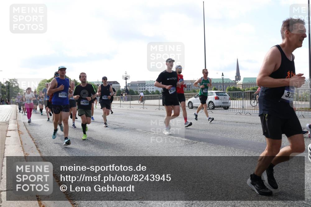 29.06.2025 - hella hamburg halbmarathon Lena Gebhardt http://msf.ph/oto/8243945 29.06.2025 09:56:29 Lombardsbrücke 1061, 1257, 1452, 1460, 1496, 1499, 1502, 1507, 1592, 1628, 1833, 1877, 2013, 2058, 2082, 2083, 2208, 2260, 2378, 2504, 2771, 2953, 2996, 3060, 3256, 3296, 3310, 3652, 4065, 4077, 4377, 4404, 4557, 4635, 4711, 4833, 5482, 5600, 5607, 5839, 5978, 6115, 6134, 6168, 6286, 6511, 6512, 6561, 6562, 7178, 7332, 7383, 7475, 7583, 7943, 8261, 8335, 8361, 8514, 8587, 8618, 8921, 8968, 8989, 8996, 9246, 9537, 9597, 9638, 10596 meine-sportfotos.de