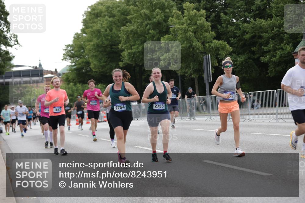 29.06.2025 - hella hamburg halbmarathon Jannik Wohlers http://msf.ph/oto/8243951 29.06.2025 10:30:10 Lombardsbrücke 1647, 2569, 2754, 2755, 4575, 4819, 6344, 7071, 7120, 11984, 12460, 12461, 12687, 12688, 14216, 14421, 15757, 15789, 15938, 16504, 16791, 16864, 18362, 18795, 18860 meine-sportfotos.de