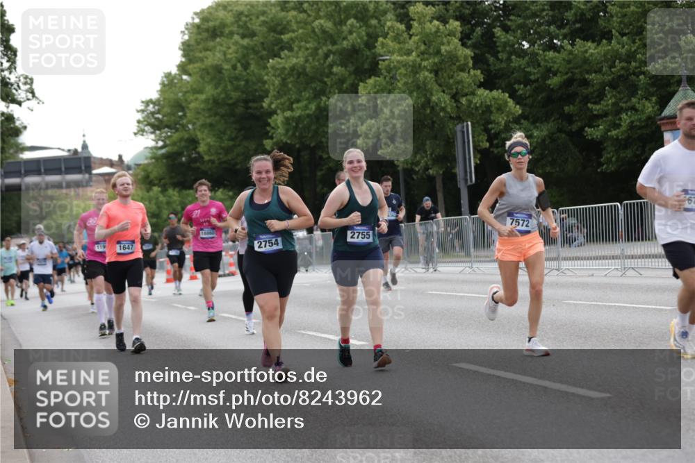 29.06.2025 - hella hamburg halbmarathon Jannik Wohlers http://msf.ph/oto/8243962 29.06.2025 10:30:10 Lombardsbrücke 1647, 2569, 2754, 2755, 4575, 4819, 6344, 7071, 7120, 11984, 12460, 12461, 12687, 12688, 14216, 14421, 15757, 15789, 15938, 16504, 16791, 16864, 18362, 18795, 18860 meine-sportfotos.de