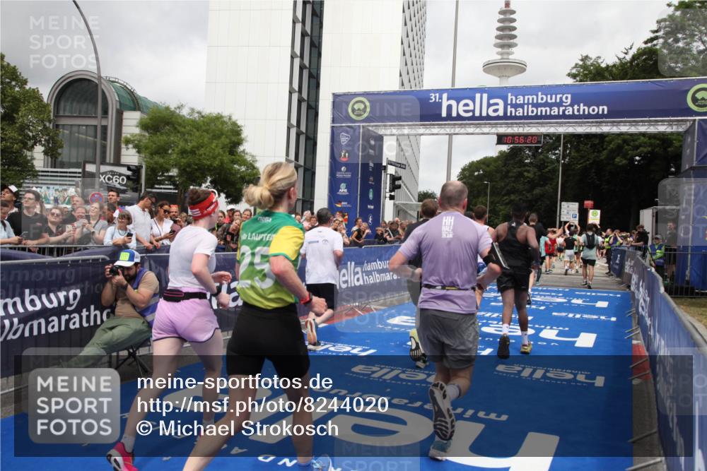 29.06.2025 - hella hamburg halbmarathon Michael Strokosch http://msf.ph/oto/8244020 29.06.2025 10:56:19 Ziel 1193, 5465, 7547, 8639, 9903, 9907, 10789, 12348, 14363, 15484, 16113, 16634, 17468, 18741, 19152 meine-sportfotos.de
