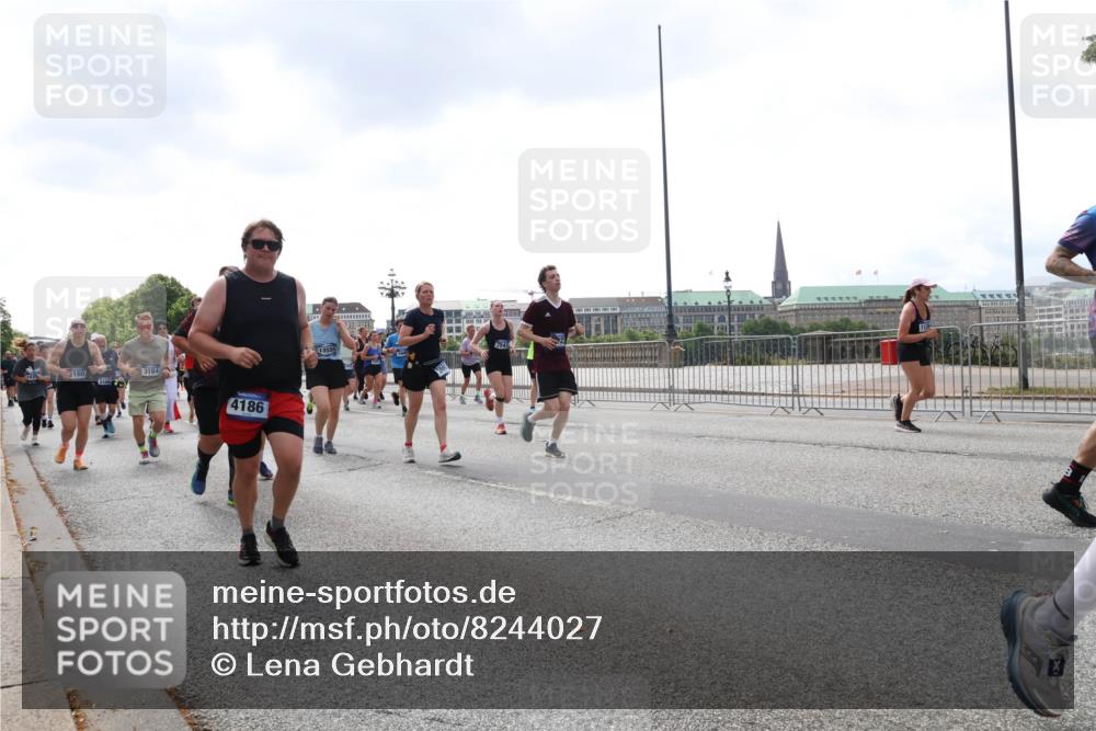 29.06.2025 - hella hamburg halbmarathon Lena Gebhardt http://msf.ph/oto/8244027 29.06.2025 10:45:26 Lombardsbrücke 1024, 1033, 1060, 1085, 1685, 1713, 1798, 2007, 2008, 2216, 2217, 2550, 2657, 2664, 2779, 2973, 3160, 3164, 3357, 3377, 3879, 3993, 4099, 4102, 4186, 4224, 4306, 4337, 4388, 4504, 4820, 4851, 5044, 5099, 5108, 5190, 5339, 5636, 5949, 6150, 6509, 6763, 6788, 6911, 6922, 6980, 7283, 7530, 7541, 7699, 7859, 7912, 8594, 8605, 8745, 8762, 8907, 9620, 10030, 10182, 10225, 10562, 10566, 11314, 12198, 12332, 12334, 12394 meine-sportfotos.de