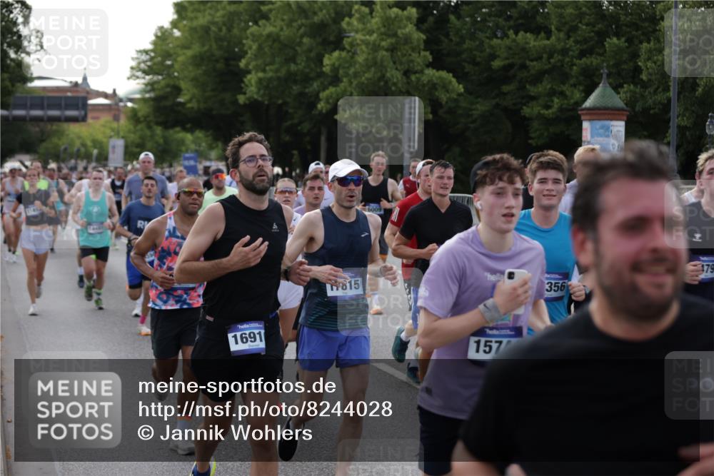 29.06.2025 - hella hamburg halbmarathon Jannik Wohlers http://msf.ph/oto/8244028 29.06.2025 09:55:12 Lombardsbrücke 1120, 1151, 1461, 1630, 1706, 1884, 1976, 2284, 2706, 2708, 2718, 3087, 3213, 3399, 3654, 3945, 3985, 4088, 4345, 4847, 4890, 4938, 5421, 5459, 5708, 5915, 6009, 6054, 6421, 6481, 6532, 6691, 7269, 7312, 7367, 8205, 8216, 8218, 8234, 8302, 8454, 8577, 8720, 8856, 8899, 8927, 8977, 9386, 9491, 9529, 9786, 9934, 10115, 10988, 11309, 11356, 11733, 11819, 11977, 12149, 12379, 12450, 12519, 12533, 12891, 13032, 13570, 13799, 13807, 13894, 13996 meine-sportfotos.de