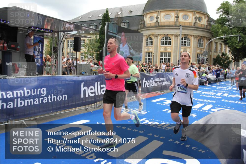 29.06.2025 - hella hamburg halbmarathon Michael Strokosch http://msf.ph/oto/8244076 29.06.2025 10:48:54 Ziel 1884, 1892, 7067, 9482, 9661, 11519, 12421, 12533, 13009, 13976, 15309, 16653, 17007, 18873 meine-sportfotos.de