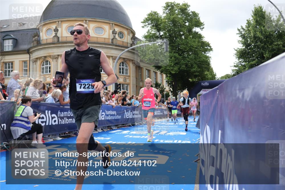 29.06.2025 - hella hamburg halbmarathon Strokosch-Dieckow http://msf.ph/oto/8244102 29.06.2025 10:38:02 Ziel 3530, 7229, 8091, 9643, 9944, 10793, 11049, 11952, 12915, 13900, 14274, 15303, 15382, 16698, 17623, 18986 meine-sportfotos.de