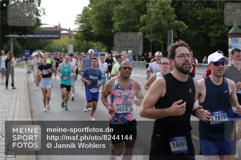 29.06.2025 - hella hamburg halbmarathon Jannik Wohlers http://msf.ph/oto/8244144 29.06.2025 09:55:13 Lombardsbrücke 1120, 1151, 1461, 1630, 1706, 1884, 1976, 2284, 2706, 2708, 2718, 3087, 3213, 3399, 3654, 3945, 3985, 4088, 4324, 4345, 4847, 4890, 4938, 5421, 5459, 5708, 5915, 6009, 6054, 6421, 6481, 6532, 6691, 7269, 7312, 7367, 8205, 8216, 8218, 8234, 8302, 8454, 8577, 8720, 8856, 8899, 8927, 8977, 9386, 9491, 9786, 9934, 10115, 10988, 11309, 11356, 11733, 11819, 11977, 12149, 12379, 12450, 12519, 12533, 12891, 13032, 13073, 13799, 13807, 13894, 13996 meine-sportfotos.de