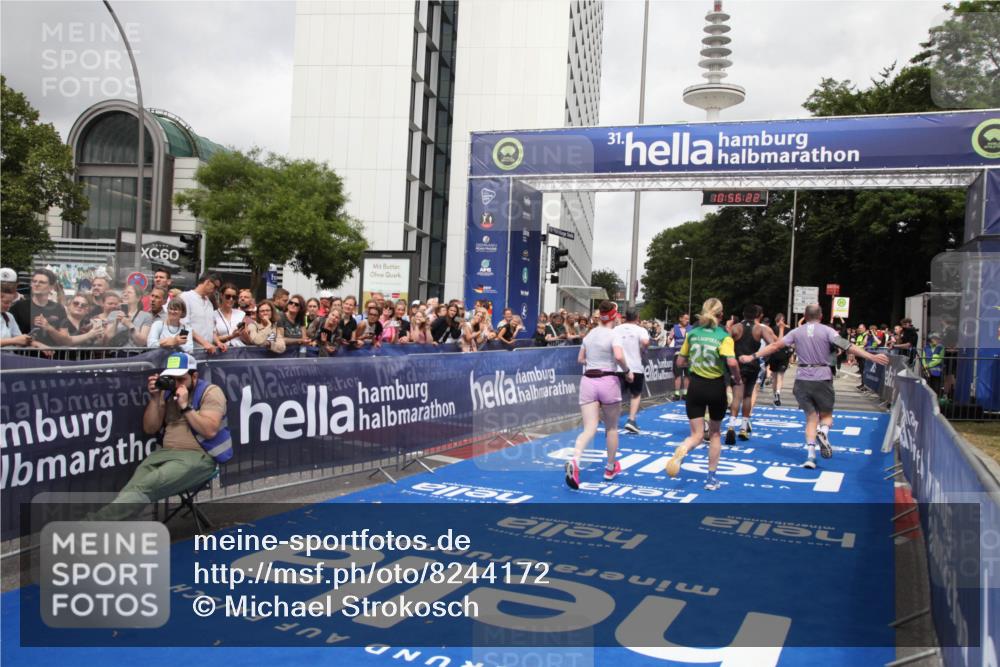 29.06.2025 - hella hamburg halbmarathon Michael Strokosch http://msf.ph/oto/8244172 29.06.2025 10:56:21 Ziel 1193, 5465, 7547, 9903, 10789, 11309, 12348, 14363, 15300, 15484, 16113, 16375, 16634, 17468, 18117, 18495, 18652, 18741, 19152 meine-sportfotos.de