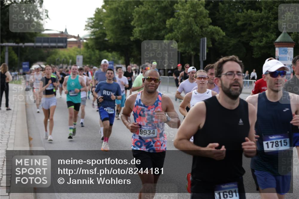 29.06.2025 - hella hamburg halbmarathon Jannik Wohlers http://msf.ph/oto/8244181 29.06.2025 09:55:13 Lombardsbrücke 1120, 1151, 1461, 1630, 1706, 1884, 1976, 2284, 2706, 2708, 2718, 3087, 3213, 3399, 3654, 3945, 3985, 4088, 4324, 4345, 4847, 4890, 4938, 5421, 5459, 5708, 5915, 6009, 6054, 6421, 6481, 6532, 6691, 7269, 7312, 7367, 8205, 8216, 8218, 8234, 8302, 8454, 8577, 8720, 8856, 8899, 8927, 8977, 9386, 9491, 9786, 9934, 10115, 10988, 11309, 11356, 11733, 11819, 11977, 12149, 12379, 12450, 12519, 12533, 12891, 13032, 13073, 13799, 13807, 13894, 13996 meine-sportfotos.de