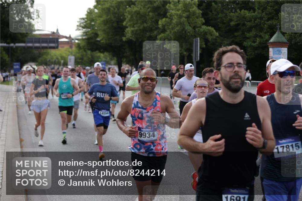 29.06.2025 - hella hamburg halbmarathon Jannik Wohlers http://msf.ph/oto/8244214 29.06.2025 09:55:13 Lombardsbrücke 1120, 1151, 1461, 1630, 1706, 1884, 1976, 2284, 2706, 2708, 2718, 3087, 3213, 3399, 3654, 3945, 3985, 4088, 4324, 4345, 4847, 4890, 4938, 5421, 5459, 5708, 5915, 6009, 6054, 6421, 6481, 6532, 6691, 7269, 7312, 7367, 8205, 8216, 8218, 8234, 8302, 8454, 8577, 8720, 8856, 8899, 8927, 8977, 9386, 9491, 9786, 9934, 10115, 10988, 11309, 11356, 11733, 11819, 11977, 12149, 12379, 12450, 12519, 12533, 12891, 13032, 13073, 13799, 13807, 13894, 13996 meine-sportfotos.de