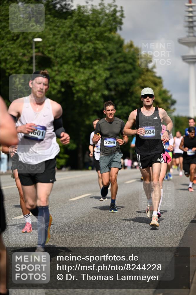 29.06.2025 - hella hamburg halbmarathon Dr. Thomas Lammeyer http://msf.ph/oto/8244228 29.06.2025 09:51:19 Kennedybrücke 1164, 1562, 1644, 1743, 2196, 2296, 3783, 4602, 5091, 5092, 5923, 6684, 6990, 8362, 8901, 9178, 9944, 10384, 10900, 10968, 11202, 11227 meine-sportfotos.de