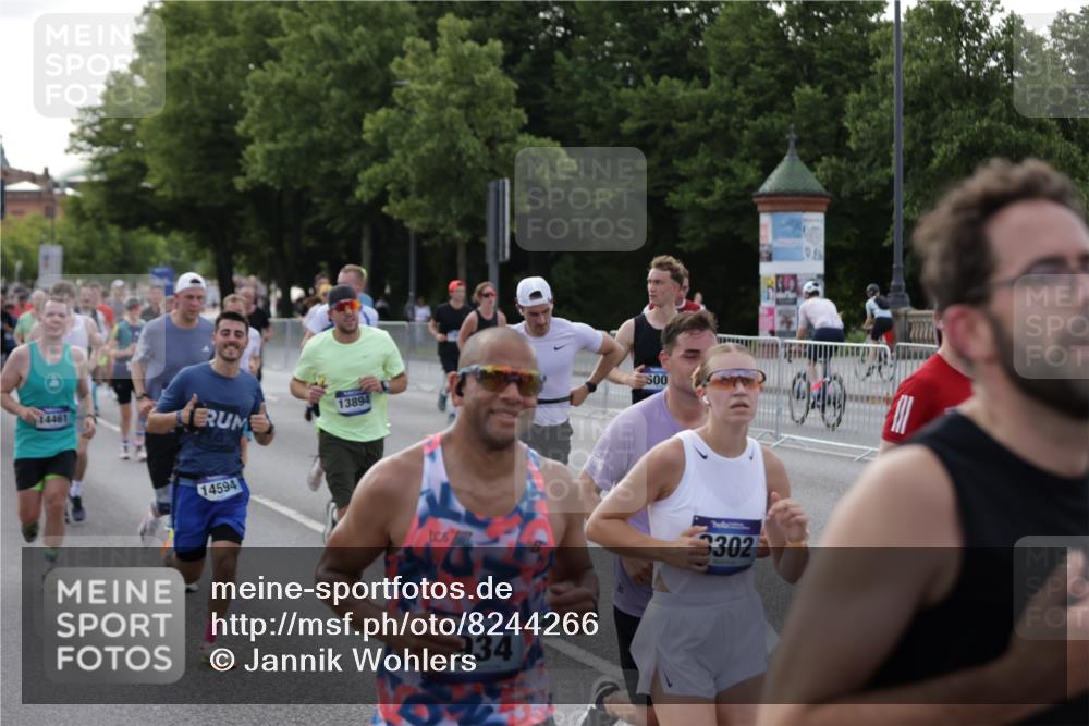 29.06.2025 - hella hamburg halbmarathon Jannik Wohlers http://msf.ph/oto/8244266 29.06.2025 09:55:13 Lombardsbrücke 1120, 1151, 1461, 1630, 1706, 1884, 1976, 2284, 2706, 2708, 2718, 3087, 3213, 3399, 3654, 3945, 3985, 4088, 4324, 4345, 4847, 4890, 4938, 5421, 5459, 5708, 5915, 6009, 6054, 6421, 6481, 6532, 6691, 7269, 7312, 7367, 8205, 8216, 8218, 8234, 8302, 8454, 8577, 8720, 8856, 8899, 8927, 8977, 9386, 9491, 9786, 9934, 10115, 10988, 11309, 11356, 11733, 11819, 11977, 12149, 12379, 12450, 12519, 12533, 12891, 13032, 13073, 13799, 13807, 13894, 13996 meine-sportfotos.de