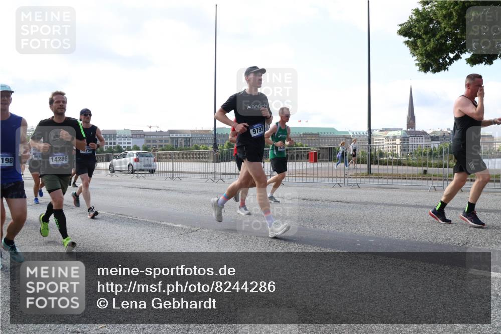 29.06.2025 - hella hamburg halbmarathon Lena Gebhardt http://msf.ph/oto/8244286 29.06.2025 09:56:29 Lombardsbrücke 1061, 1257, 1452, 1460, 1496, 1499, 1502, 1507, 1592, 1628, 1833, 1877, 2013, 2058, 2082, 2083, 2208, 2260, 2378, 2504, 2771, 2953, 2996, 3060, 3256, 3296, 3310, 3652, 4065, 4077, 4377, 4404, 4557, 4635, 4711, 4833, 5482, 5600, 5607, 5839, 5978, 6115, 6134, 6168, 6286, 6511, 6512, 6561, 6562, 7178, 7332, 7383, 7475, 7583, 7943, 8261, 8335, 8361, 8514, 8587, 8618, 8921, 8968, 8989, 8996, 9246, 9537, 9597, 9638, 10596 meine-sportfotos.de