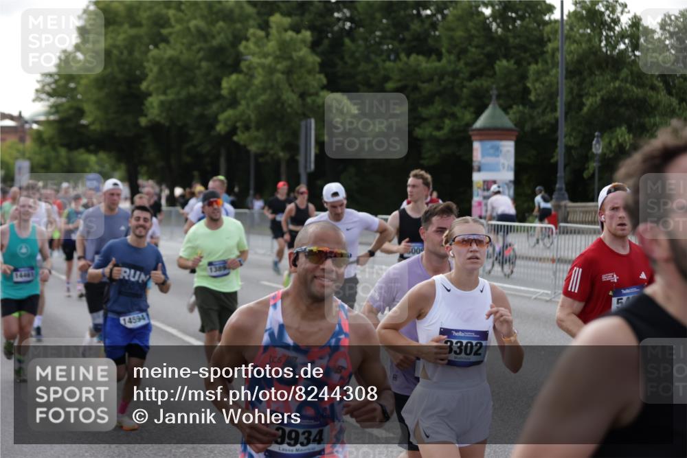 29.06.2025 - hella hamburg halbmarathon Jannik Wohlers http://msf.ph/oto/8244308 29.06.2025 09:55:13 Lombardsbrücke 1120, 1151, 1461, 1630, 1706, 1884, 1976, 2284, 2706, 2708, 2718, 3087, 3213, 3399, 3654, 3945, 3985, 4088, 4324, 4345, 4847, 4890, 4938, 5421, 5459, 5708, 5915, 6009, 6054, 6421, 6481, 6532, 6691, 7269, 7312, 7367, 8205, 8216, 8218, 8234, 8302, 8454, 8577, 8720, 8856, 8899, 8927, 8977, 9386, 9491, 9786, 9934, 10115, 10988, 11309, 11356, 11733, 11819, 11977, 12149, 12379, 12450, 12519, 12533, 12891, 13032, 13073, 13799, 13807, 13894, 13996 meine-sportfotos.de
